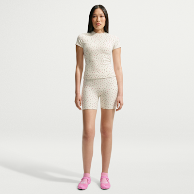NikeSKIMS MATTE PADDED BABY TEE 美海ちゃん NikeSKIMS Matte Women's Printed Padded Baby T-Shirt. Nike.com